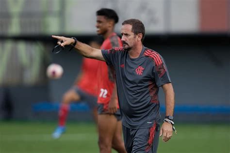 T Cnico Do Flamengo Na Copinha Minimiza Perda De Oito Jogadores E