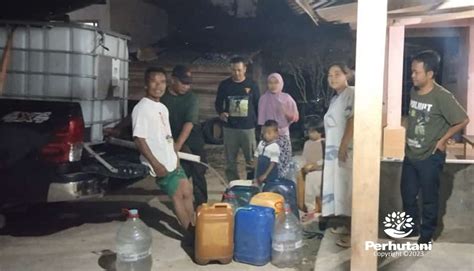 Perhutani Perhutani Bogor Berikan Bantuan Air Bersih Kepada Warga Desa