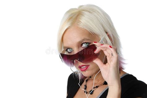 Fille Blonde Avec Des Lunettes De Soleil Image Stock Image Du Beau Jeune 2282873