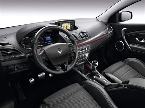 2013_RENAULT_MEGANE_ESTATE_GT_220_interior_pic-3 – OopsCars