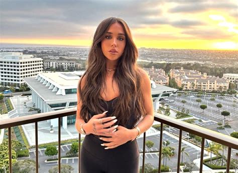 PIC: Ariana Biermann Announces Move to NYC With Boyfriend