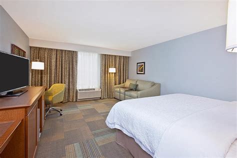 Hampton Inn Southfield / West Bloomfield Rooms: Pictures & Reviews ...