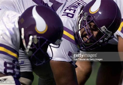 Minnesota Vikings offensive lineman Korey Stringer, #77, during... News ...