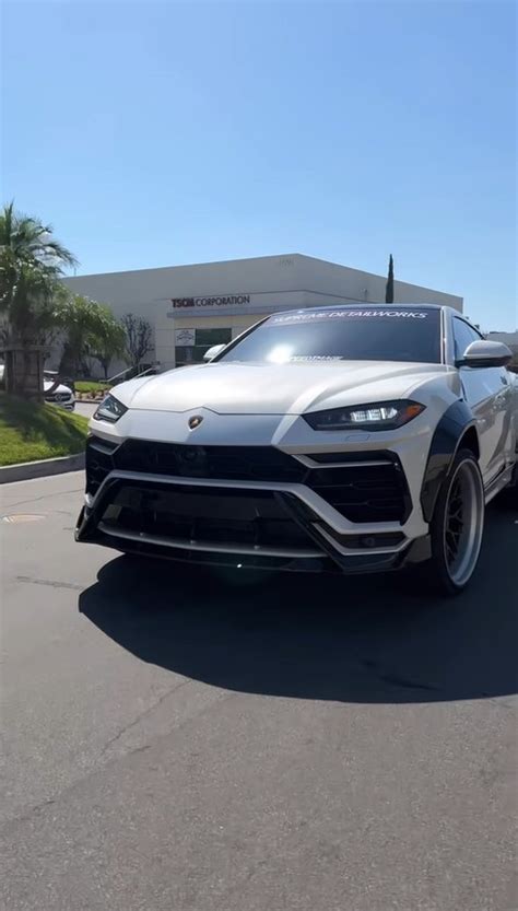 Vorsteiner Lambo Urus Wears the Widebody Carbon Like Armor, Forgets ...