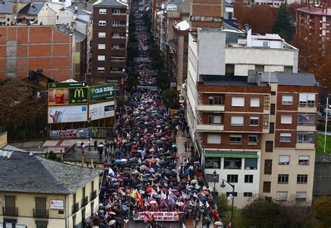 Miles De Personas Recorren Las Calles De Ponferrada Para Reivindicar El