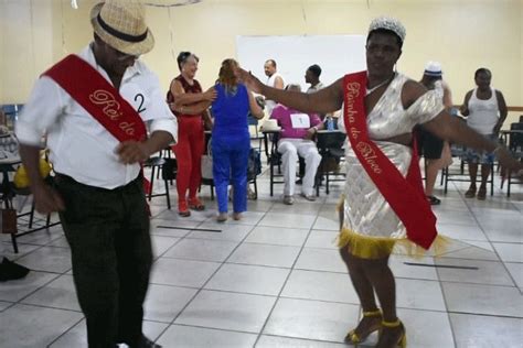 Bloco Recordar Viver Elege Rainha Rei Mestre Sala E Porta Bandeira