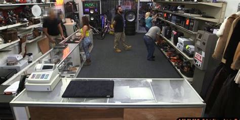 Slut Offers Her Pussy To Redeem Her Silver Chain She Pawned Tnaflix