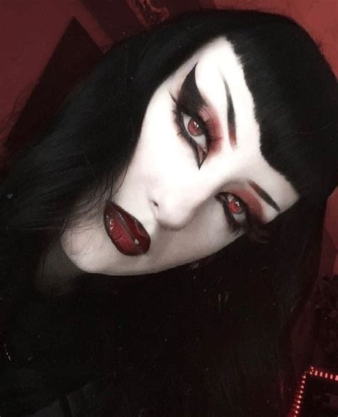 Pin By Bre Soares On Witch Goth Eye Makeup Gothic Makeup Goth Makeup