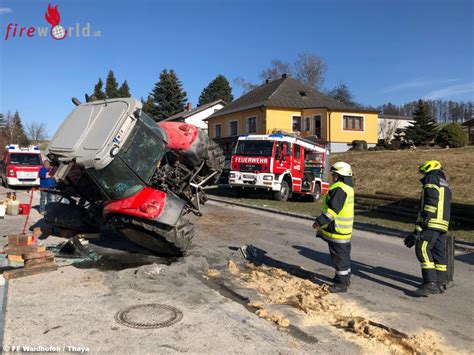 N Traktor Samt R Ckwagen Auf Der L Umgest Rzt Fireworld At