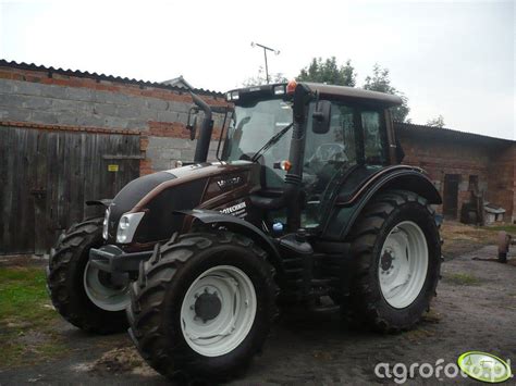 Foto Ciagnik Valtra N113 386253 Galeria Rolnicza Agrofoto