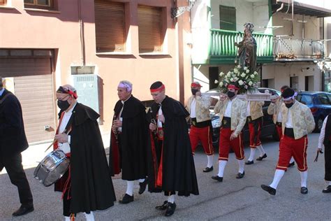 Las Primeras Danzas Del Paloteo Con Mascarilla En La Historia De San