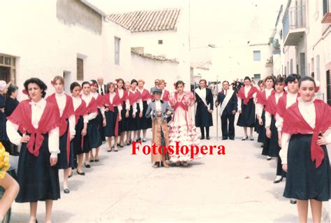 Recuerdo de grupo de loperanas en la procesión de la Virgen de la