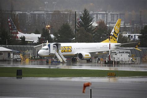 Up Close Ryanair S New Buzz Livery Spotted On The 737 MAX Simple Flying