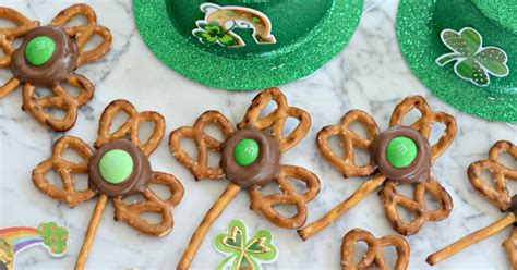 4 Ingredient Easy Shamrock Pretzels St Patricks Day Snack Hip2save