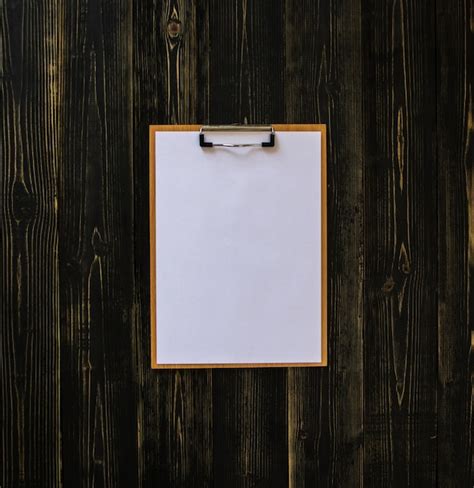 Premium Photo Clipboard With White Sheet On Wood Background