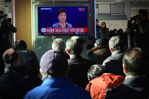 사진 박 대통령 3차 대국민담화 지켜보는 시민들 네이트 뉴스