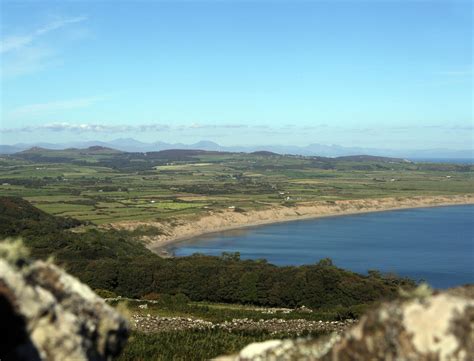 Best places to learn surfing in Wales | Visit Wales