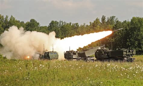 EE UU autoriza la venta de sistemas de artillería de cohetes HIMARS y