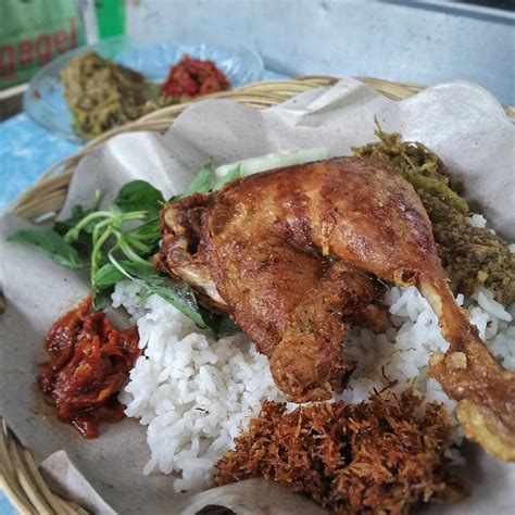 Tempat Makan Bebek Paling Hits Di Surabaya Pedesnya Gak Nahan