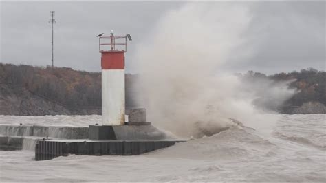 Fall Storm Whips Up Waves On Lake Erie Youtube