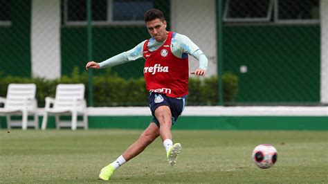 Atuesta rompe ligamento do joelho e terá de passar por cirurgia no