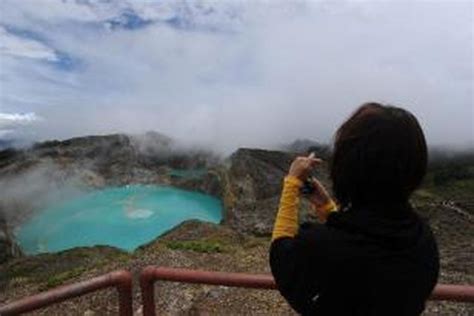 Obyek Wisata Danau Kelimutu Dibuka Kembali