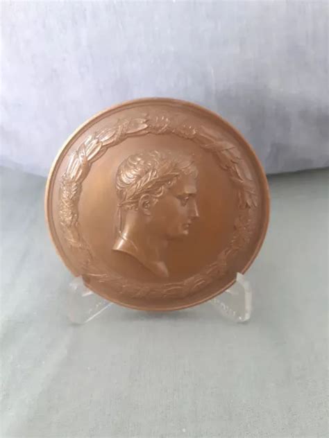 MEDAILLE DE BRONZE île saint Hélène Napoléon 5 mai 1821 datant de