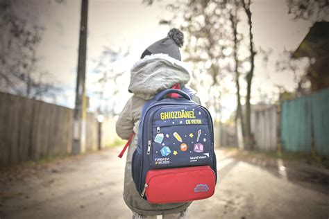 "Start în educatie": "Ghiozdãnelele cu viitor" au ajuns în 60 comune