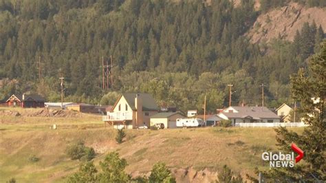 Hundreds gather in support of coal mining in the Crowsnest Pass ...