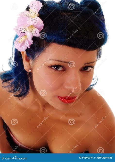 Mujer Joven De Latina Del Retrato Desde Arriba De Hombros Desnudos Foto De Archivo Imagen De