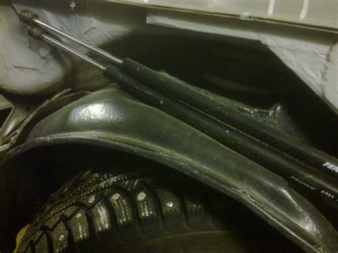 Перенёс крепление газовых упоров — Lada Приора Купе, 1,6 л, 2010 года ...