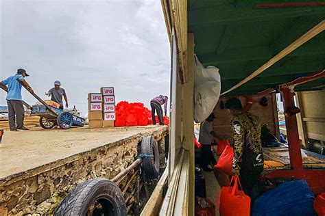 Gelar Bakti Sosial Bumn Ifg Bersama Jmi Berikan Paket Sembako