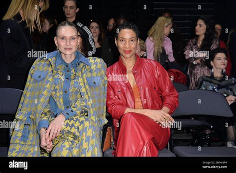 Carolin Niemczyk Und Annabelle Mandeng Bei Der Kilian Kerner Fashion