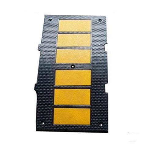 Rubber Speed Hump Speed Ramp With Pcs Yellow Reflective Tape