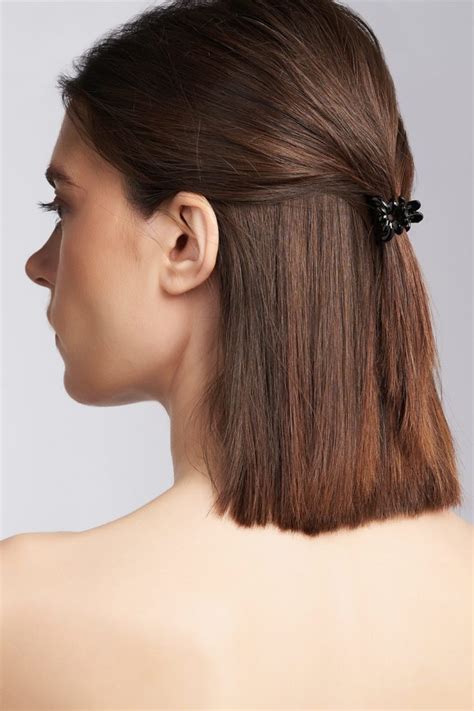 11 Trendy Butterfly Clip Hairstyles To Wear In 2025