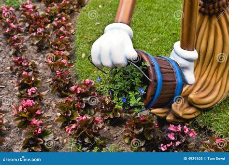 Cartoon gardening stock image. Image of gardening, chore - 4929503