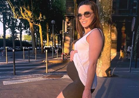 Capucine Anav Enceinte Elle D Voile Son Baby Bump Impressionnant