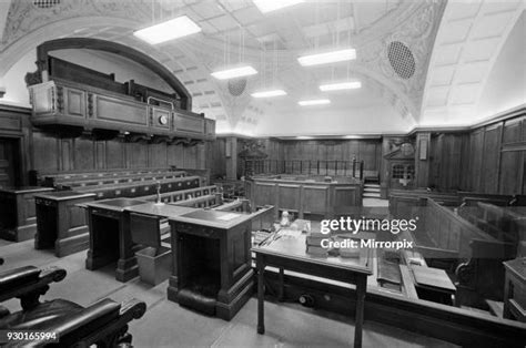 576 Old Bailey Inside Stock Photos, High-Res Pictures, and Images ...