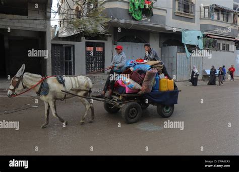 Gazans Living In Some Neighborhoods In Nusairat Move To The Southern