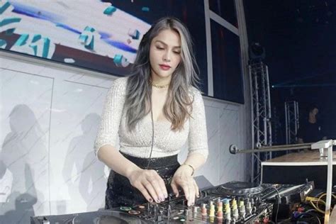 Pernah Hijrah 10 Potret Terbaru Katty Butterfly Kembali Hot