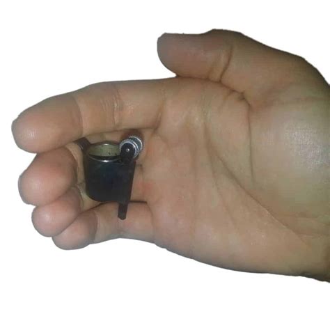 Finger Flasher Device - Magic Trick -Use with Flash Cotton