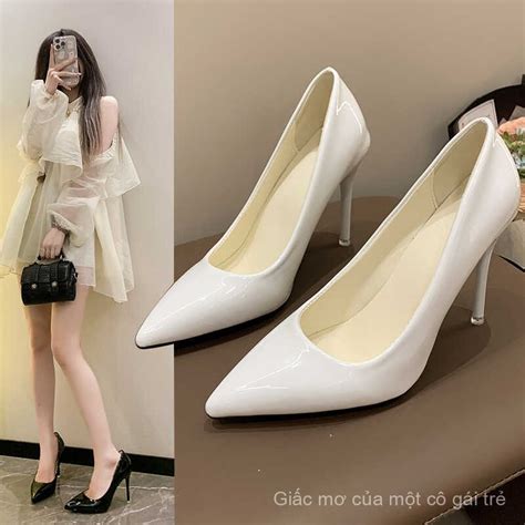 Giày cao gót màu nude bóng loáng mũi nhọn gót nhọn đa năng mong muốn thuần khiết thanh lịch