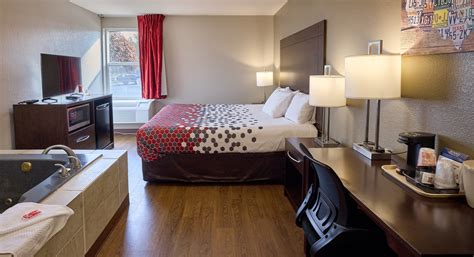 Econo Lodge - Visit Rainier