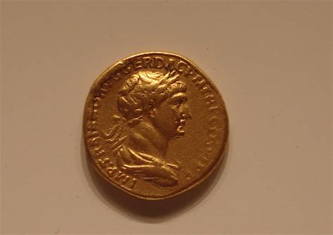 Julius Caesar gold — Collectors Universe