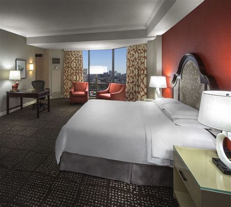 Dallas Hotel Rooms | Rooms and Suites at Hilton Anatole