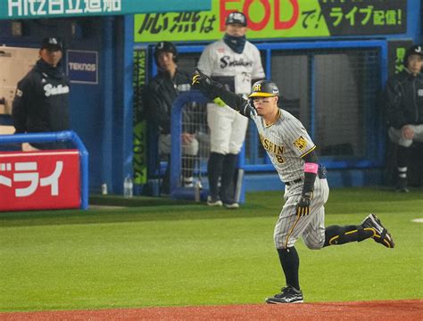 【阪神】佐藤輝明、値千金v弾「やりました！最高です！」今季初アーチでヤクルトとの延長戦制す プロ野球写真ニュース 日刊スポーツ