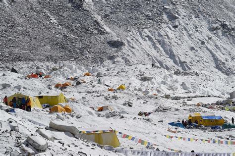 Schweres Erdbeben Im Himalaya Ber Tausend Tote Zahlreiche H User