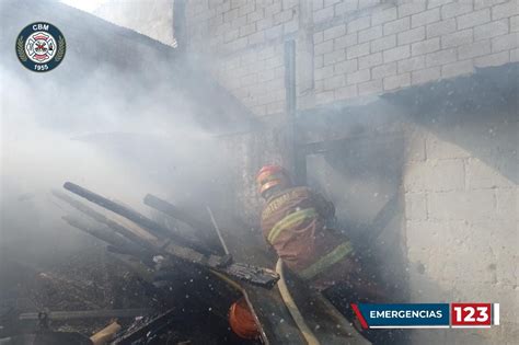 Incendio Estructural Arrasa Con Vivienda En Zona 19