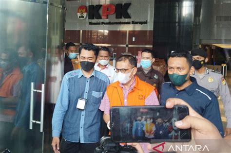 Caritau Berkas Perkara Dan Surat Dakwaan Mantan Wali Kota Cimahi