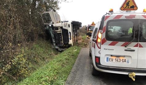 Angers Online On Twitter Pr S Dangers Un Camion Toupie Se Renverse